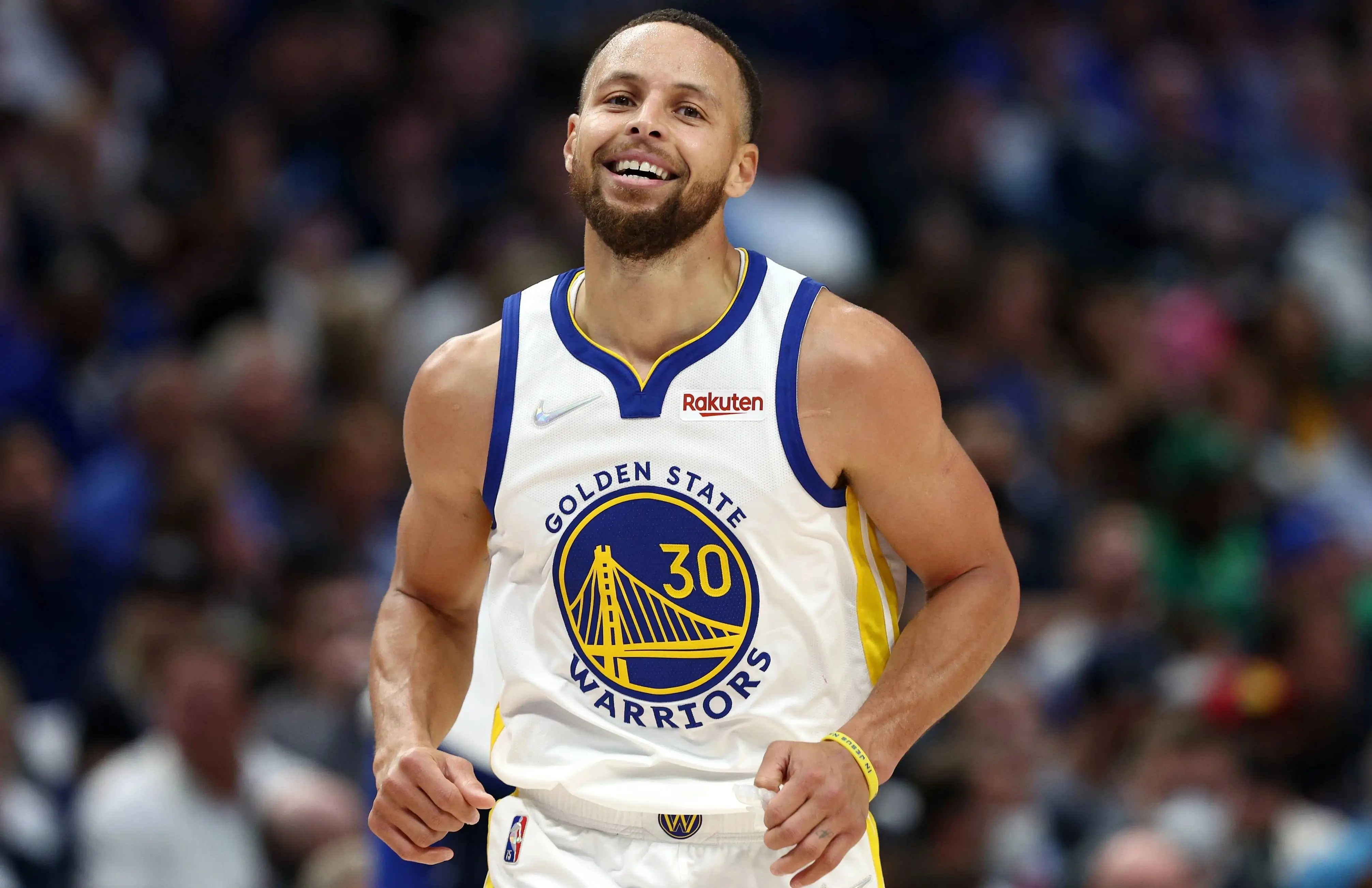 HTH Sports重返赛场首场状态出色，西班牙队观众沸腾！，库里重返赛场气势如虹延续的简单介绍