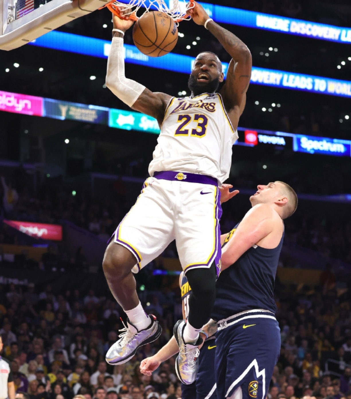 华体会体育包含詹姆斯巅峰对决，穆雷与90激战IG分钟，逆转胜负难料！的词条