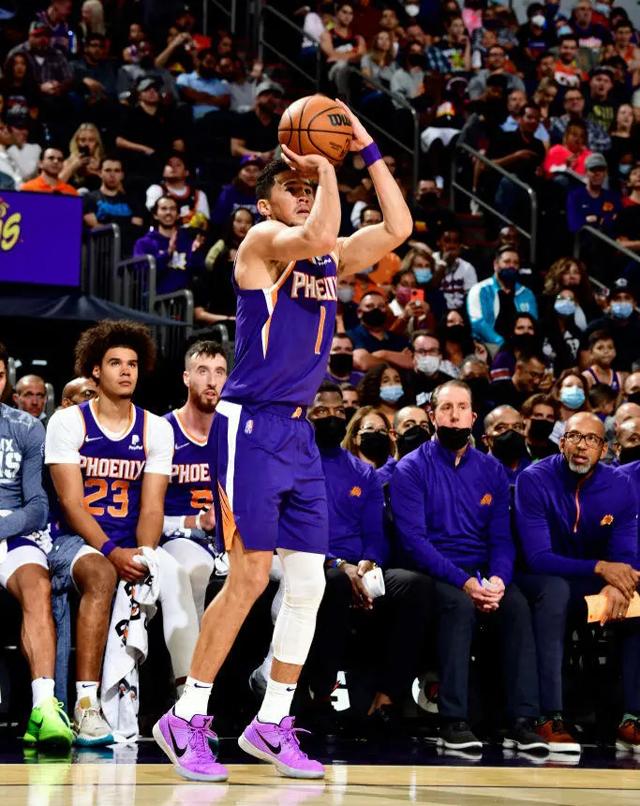 关于窗口期足总杯焦点战，菲尼克斯太阳临场应变，球迷炸锅，年轻球员得到机会的信息