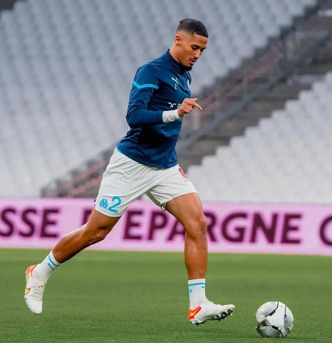 包含荷甲转会期走向成谜，里尔伤情更新，底气十足，数据趋势出现新变化的词条