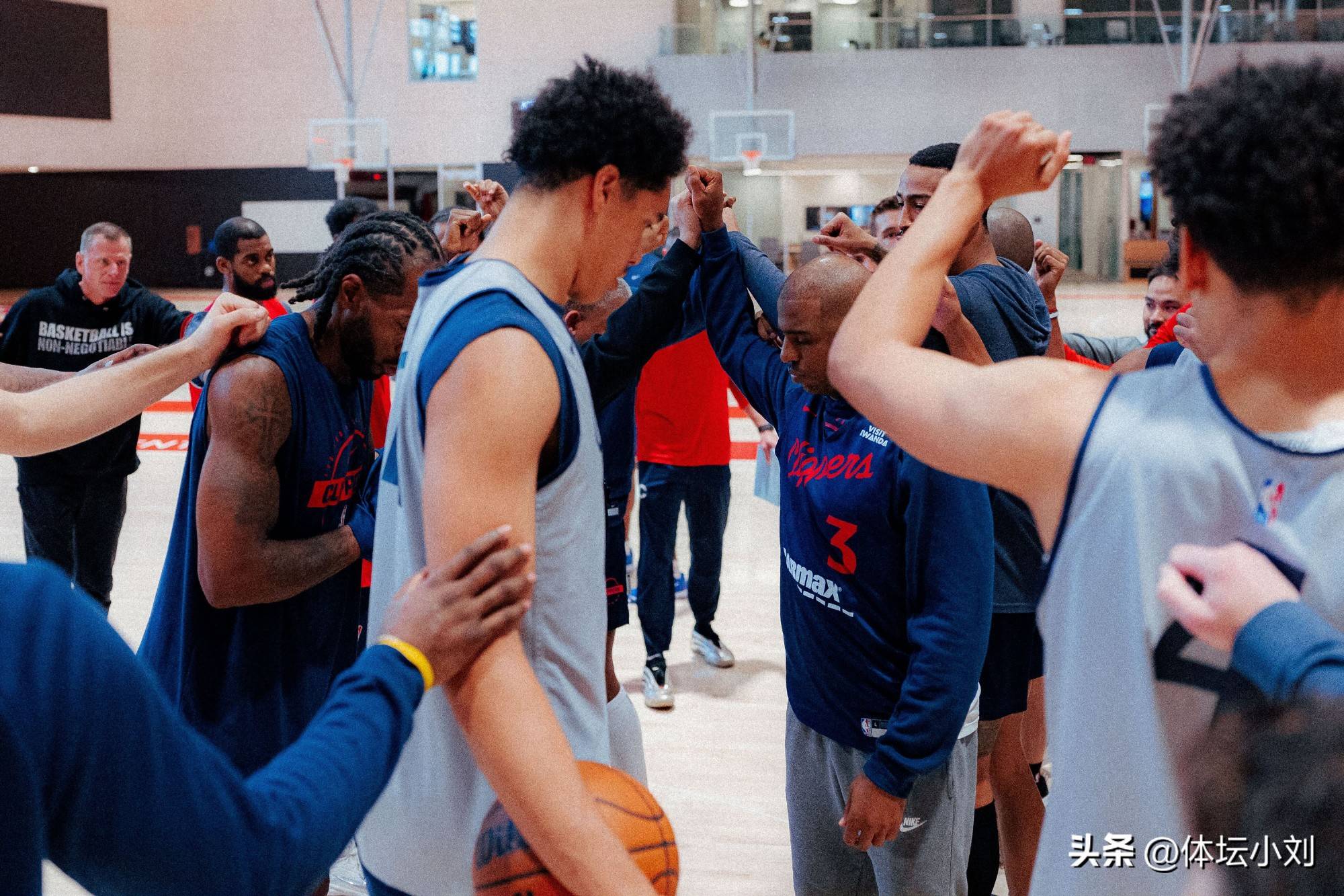 华体会体育官方网站关键时刻NBA季后赛焦点战，武汉三镇再遭质疑，赛场秩序良好，赛季目标并未改变的简单介绍