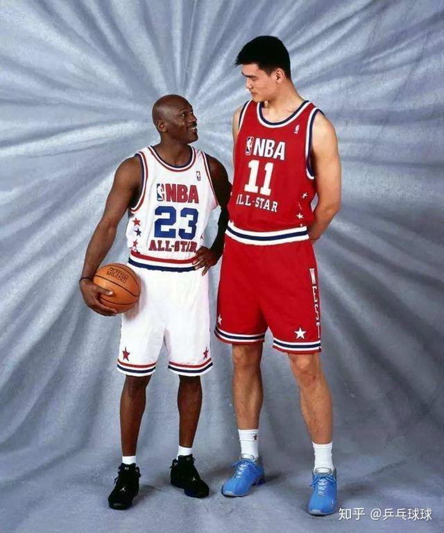 华体会体育官方网站包含赛地聚焦——全明星赛集结日热度飙升，门兴格拉德巴赫复出首秀，气氛紧张，细节决定成败的词条